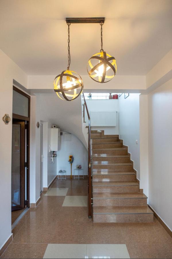 Vila Jean Bart Hotel มันกาเลีย ภายนอก รูปภาพ